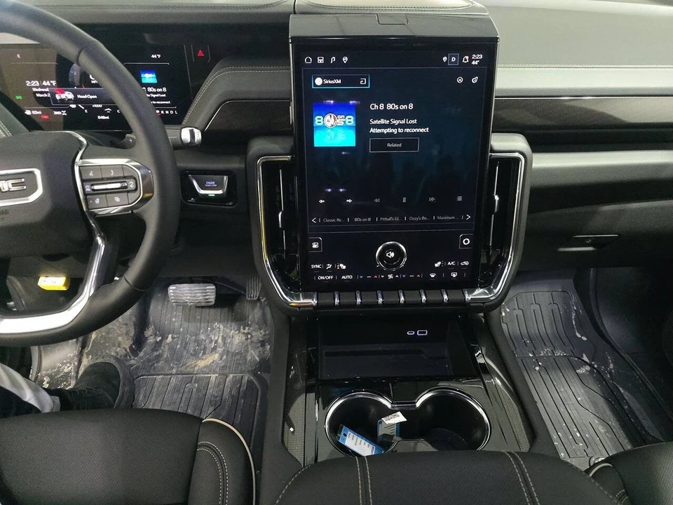 2026 GMC Yukon 5th Gen - Image 11 of 12