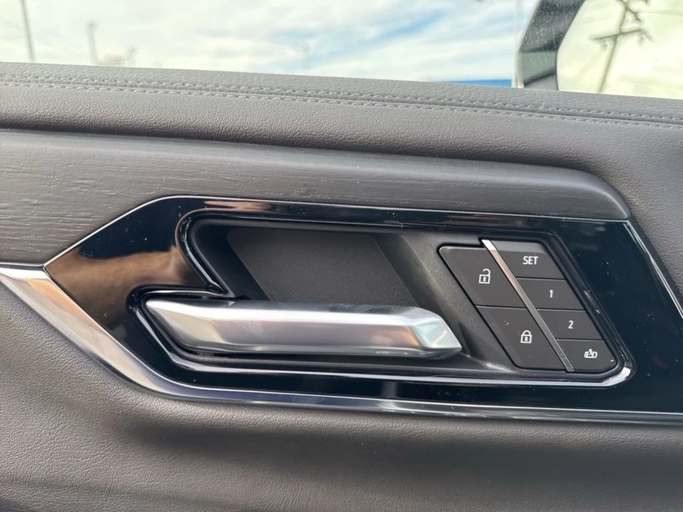 2026 GMC Yukon 5th Gen - Image 11 of 21