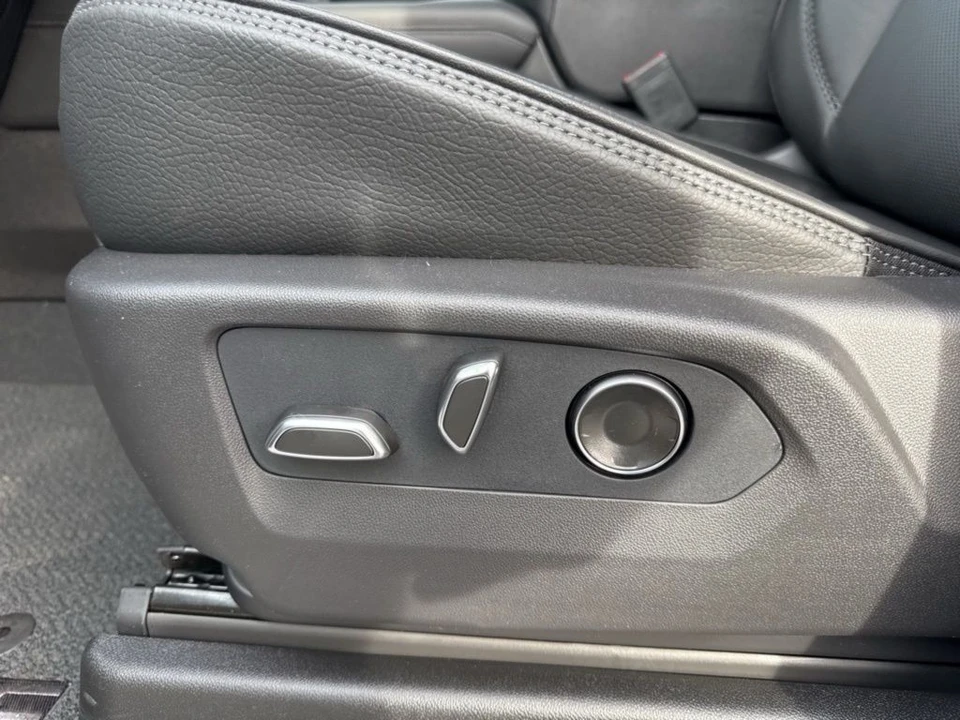 2026 GMC Yukon 5th Gen - Image 10 of 12