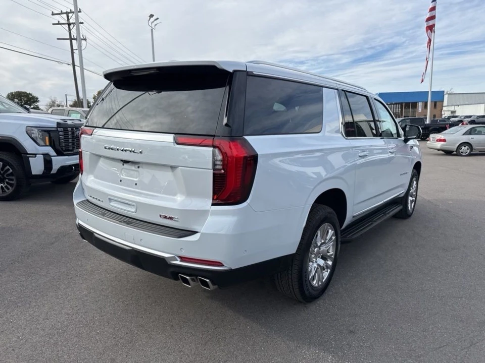 2026 GMC Yukon 5th Gen - Image 5 of 12