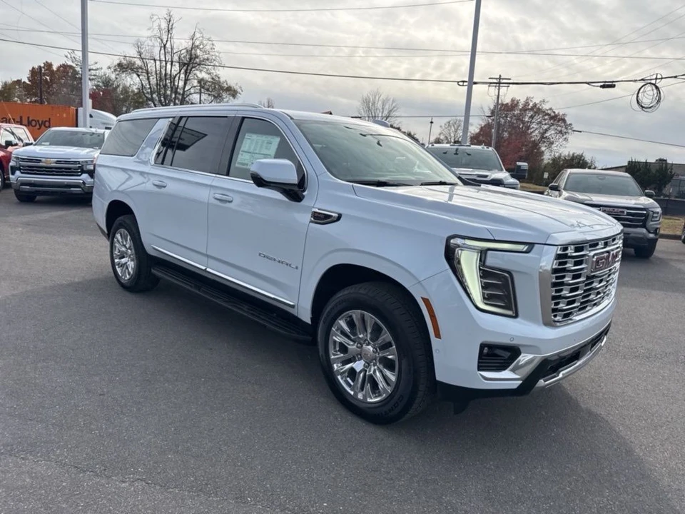 2026 GMC Yukon 5th Gen - Image 7 of 12