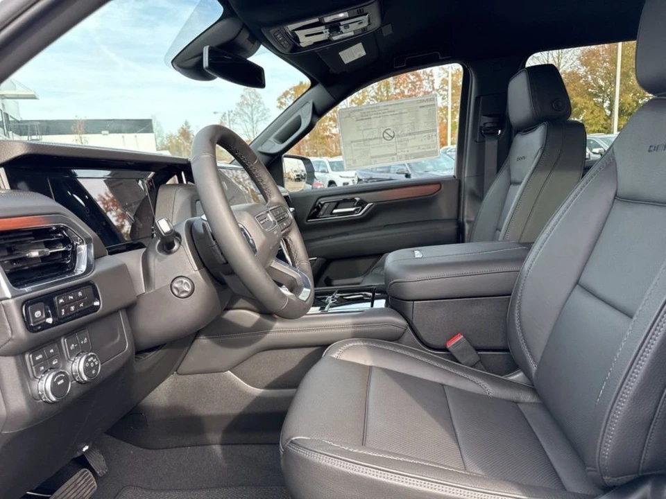 2026 GMC Yukon 5th Gen - Image 9 of 12