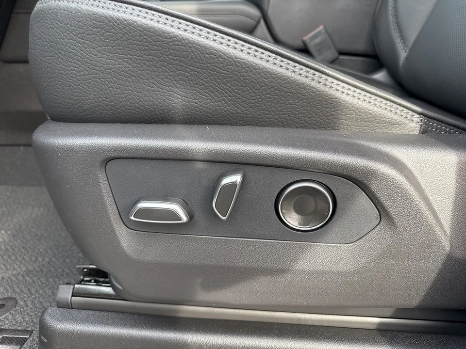 2026 GMC Yukon 5th Gen - Image 10 of 12