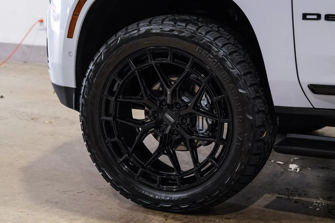 2026 GMC Yukon 5th Gen - Image 10 of 12