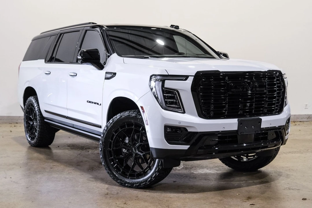 2026 GMC Yukon 5th Gen - Image 5 of 12