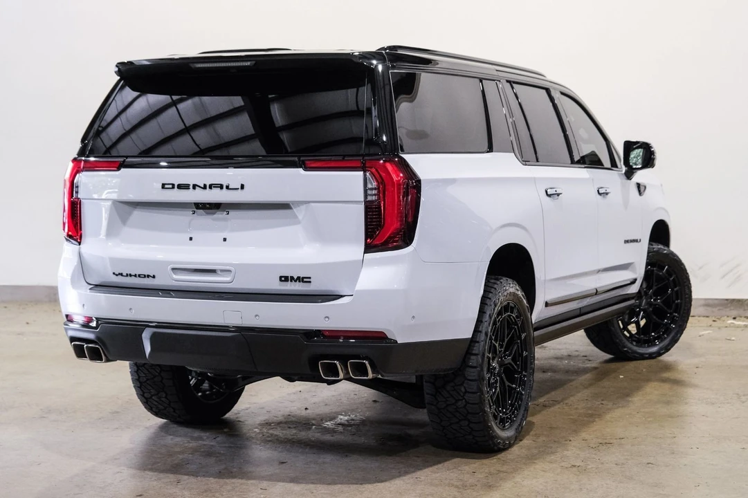 2026 GMC Yukon 5th Gen - Image 7 of 12
