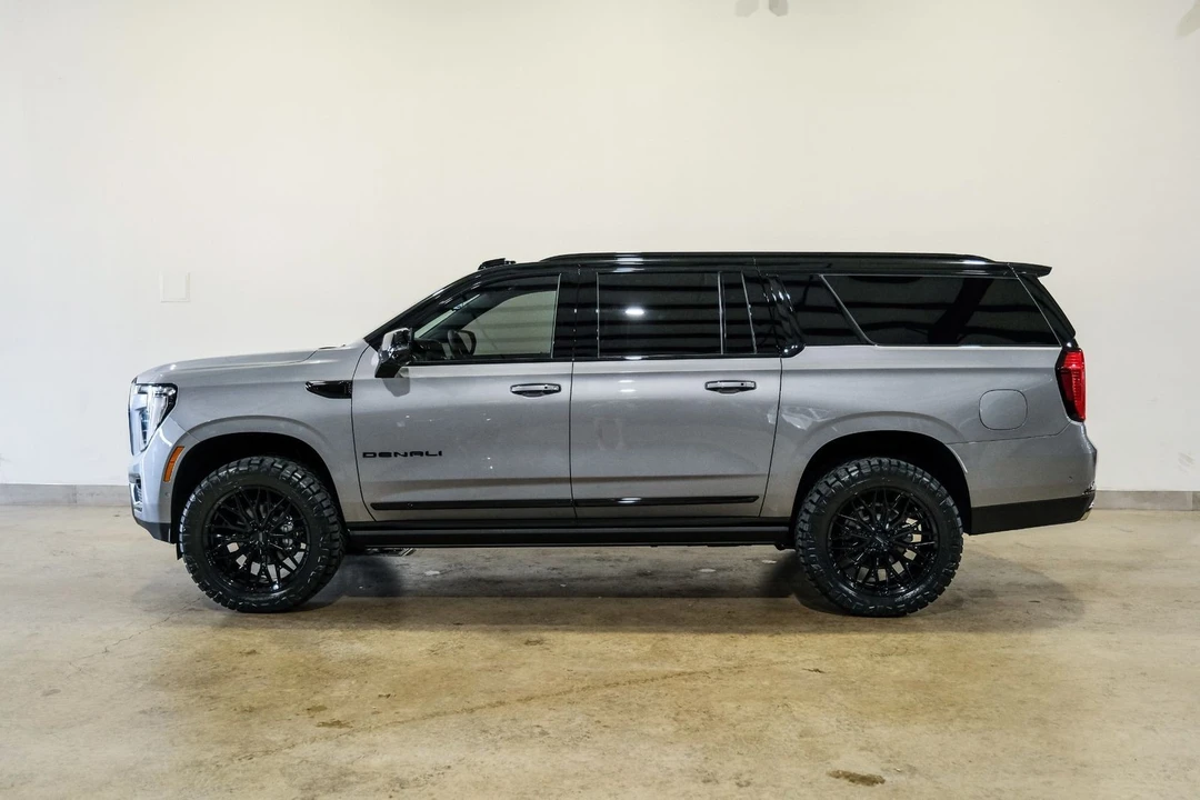 2026 GMC Yukon 5th Gen - Image 5 of 12