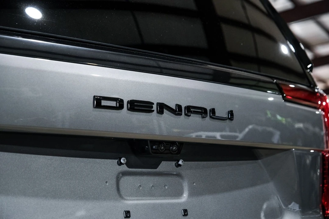 2026 GMC Yukon 5th Gen - Image 10 of 12