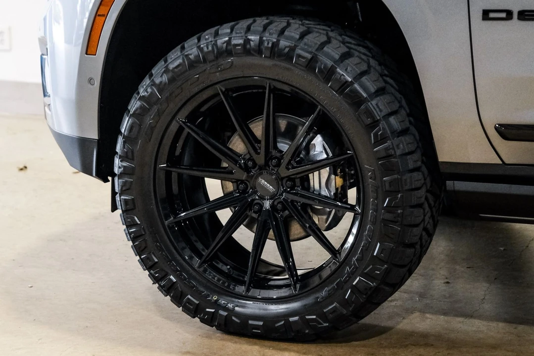 2026 GMC Yukon 5th Gen - Image 9 of 12