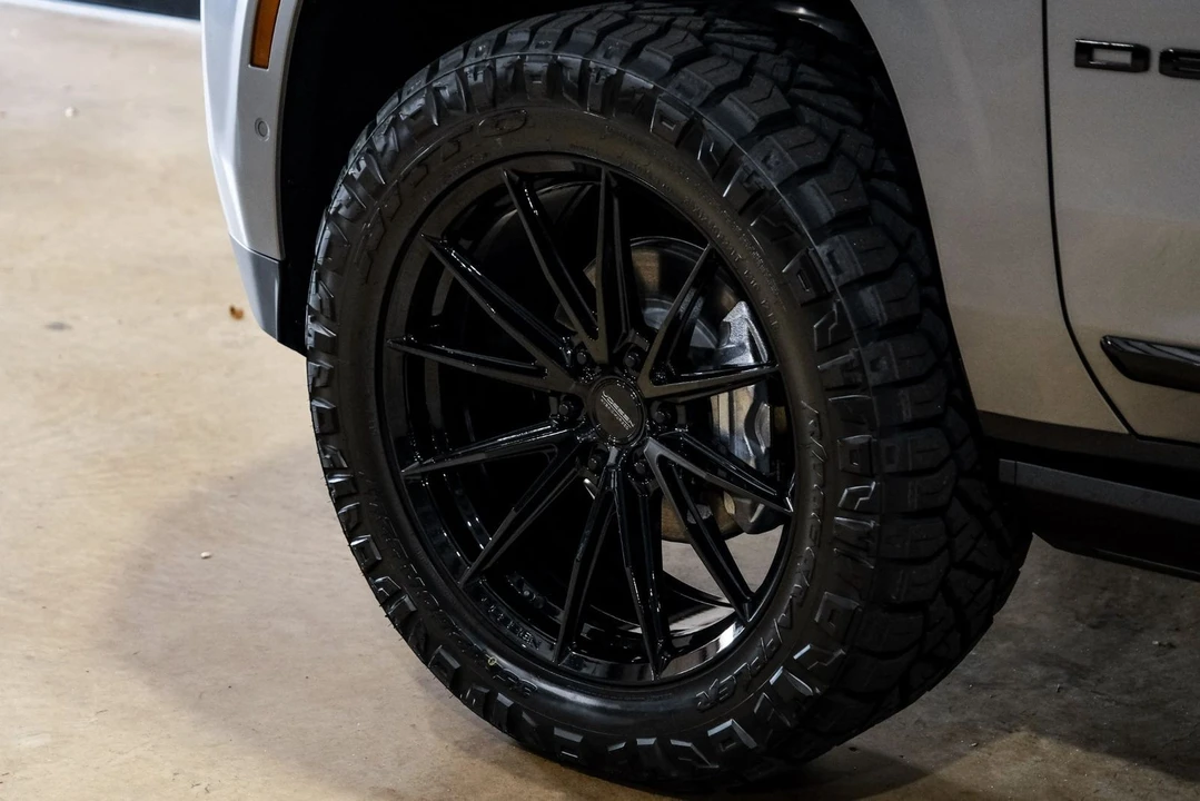 2026 GMC Yukon 5th Gen - Image 10 of 12