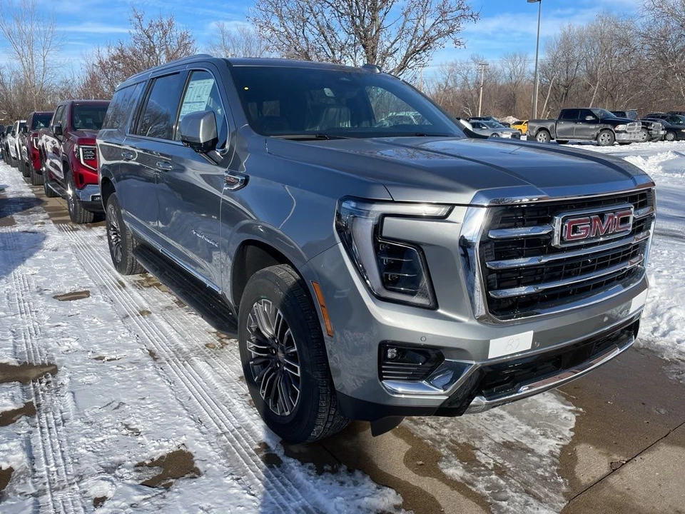 2026 GMC Yukon 5th Gen - Image 2 of 11