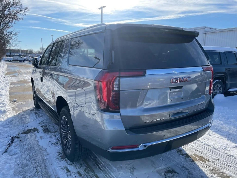 2026 GMC Yukon 5th Gen - Image 4 of 11