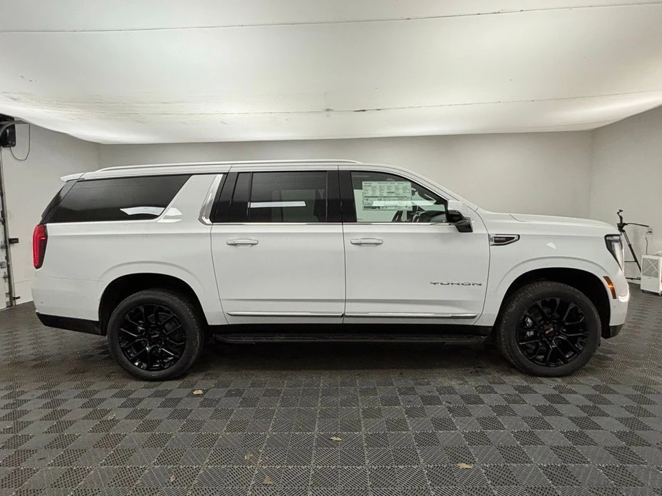 2026 GMC Yukon 5th Gen - Image 9 of 12