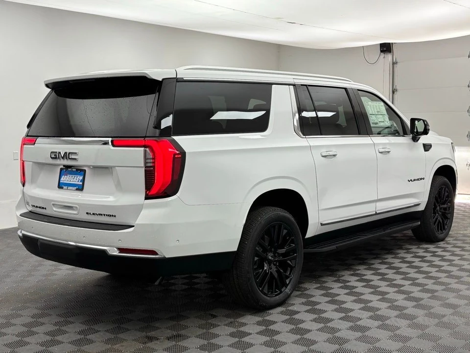 2026 GMC Yukon 5th Gen - Image 8 of 12