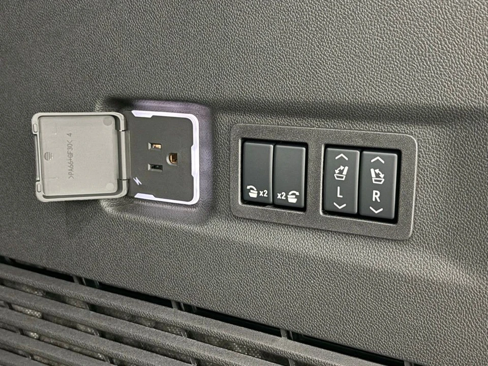 2026 GMC Yukon 5th Gen - Image 11 of 12