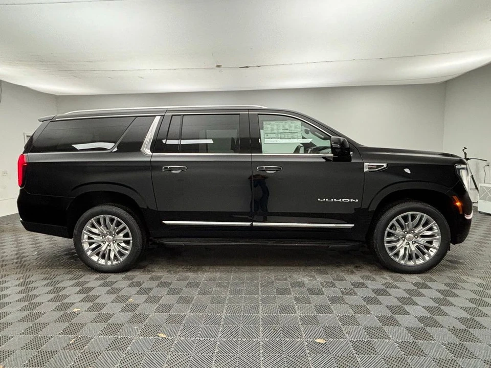 2026 GMC Yukon 5th Gen - Image 9 of 12