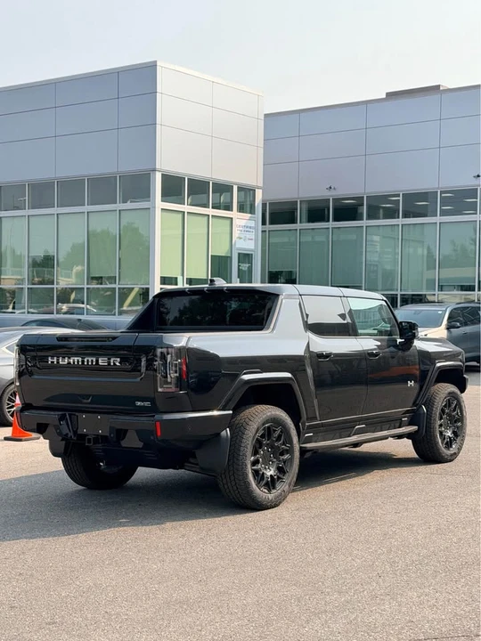 2026 GMC Hummer EV - Image 4 of 8