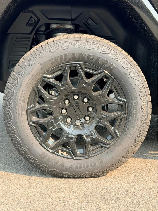 2026 GMC Hummer EV - Image 3 of 8