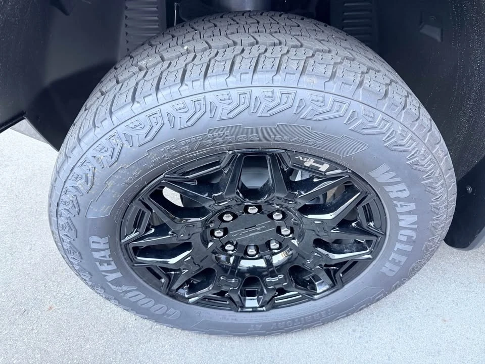 2026 GMC Hummer EV - Image 7 of 14
