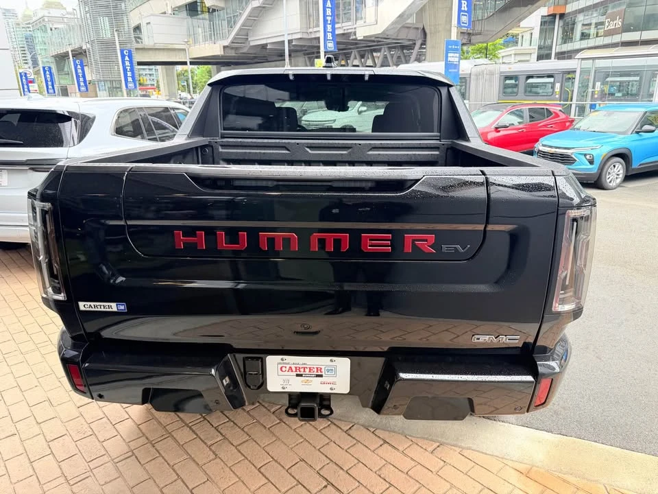 2026 GMC Hummer EV - Image 8 of 14