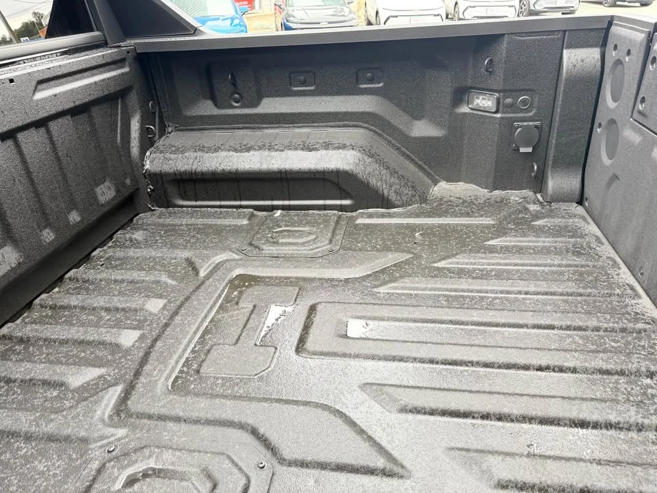 2026 GMC Hummer EV - Image 13 of 14