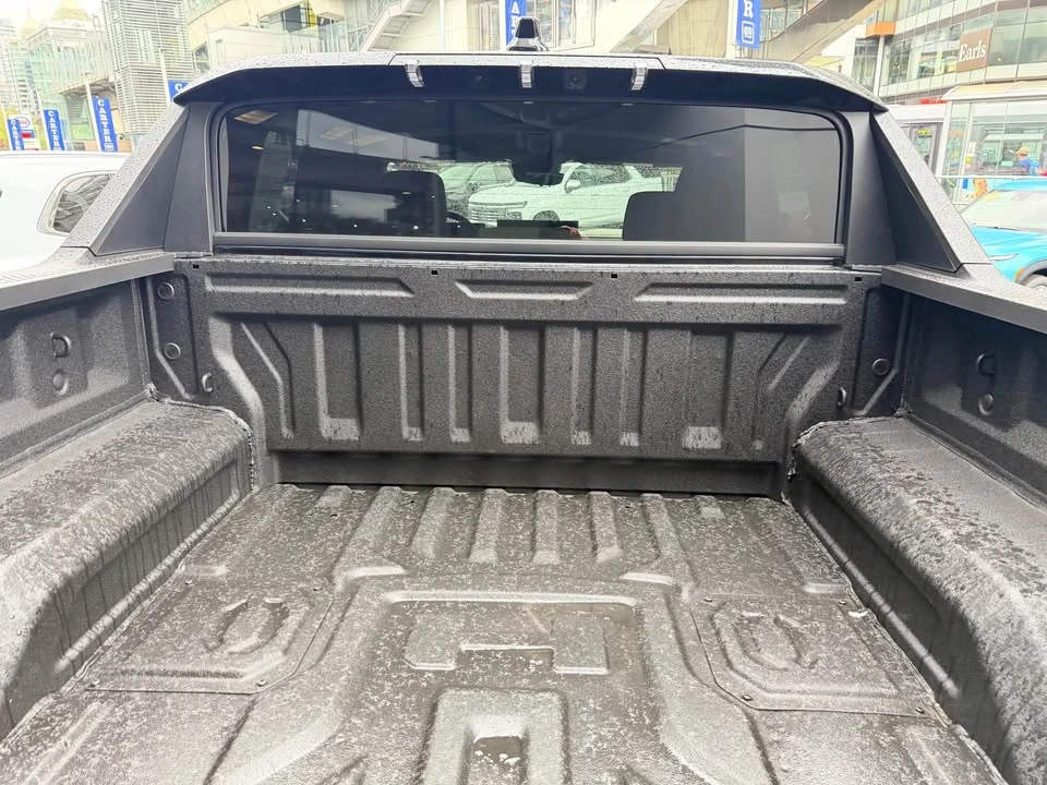 2026 GMC Hummer EV - Image 10 of 14