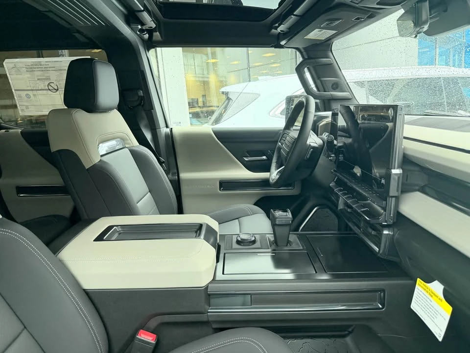 2026 GMC Hummer EV - Image 11 of 14
