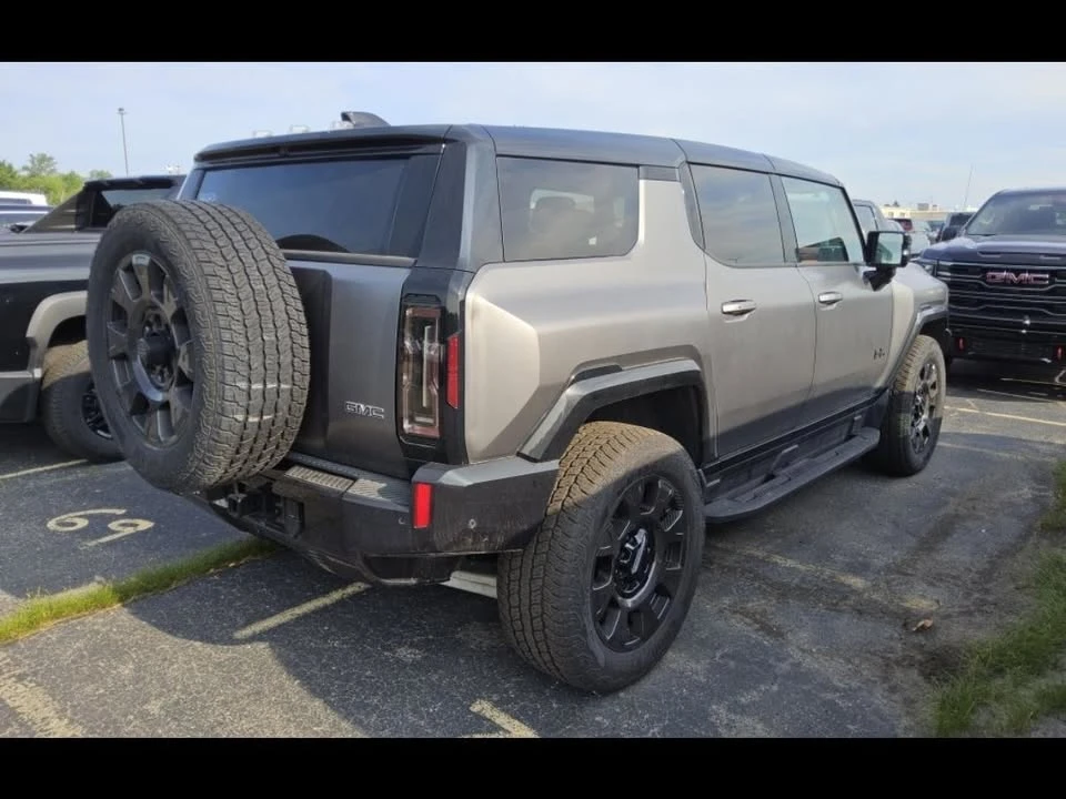 2026 GMC Hummer EV - Image 15 of 20