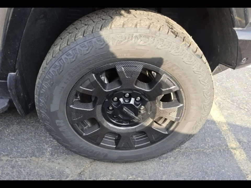 2026 GMC Hummer EV - Image 17 of 20
