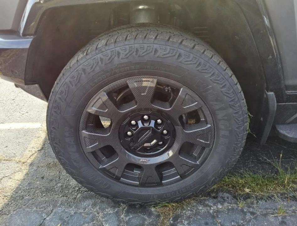 2026 GMC Hummer EV - Image 18 of 20