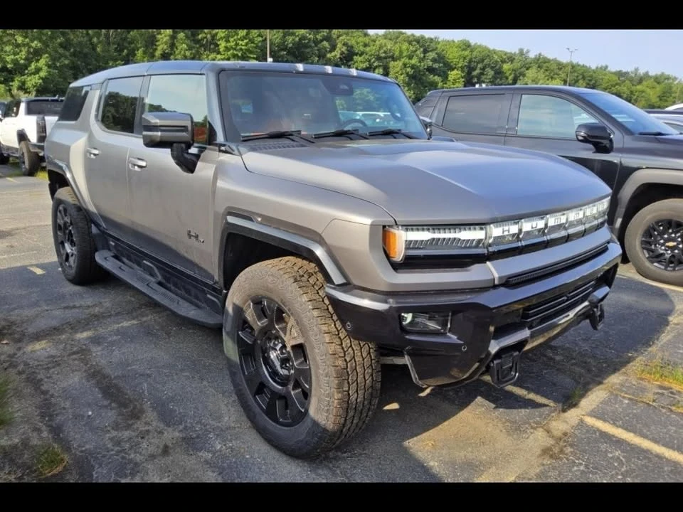 2026 GMC Hummer EV - Image 11 of 20