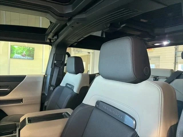 2026 GMC Hummer EV - Image 16 of 19