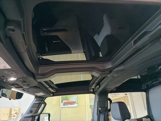 2026 GMC Hummer EV - Image 17 of 19