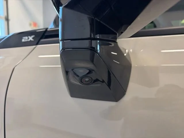 2026 GMC Hummer EV - Image 10 of 19