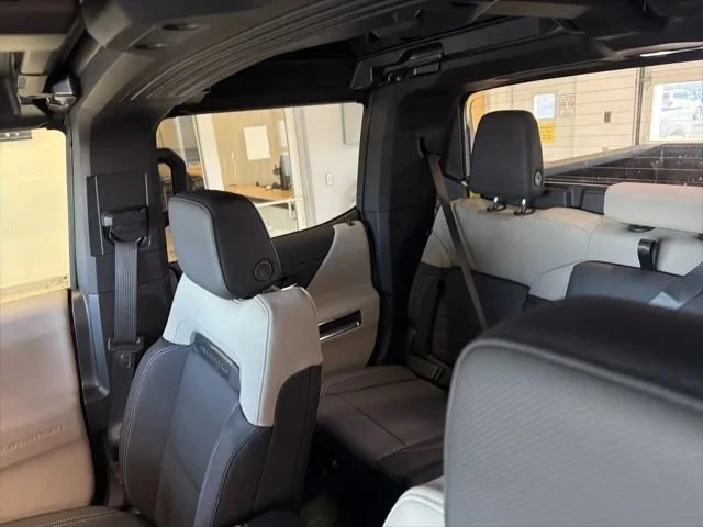 2026 GMC Hummer EV - Image 18 of 19