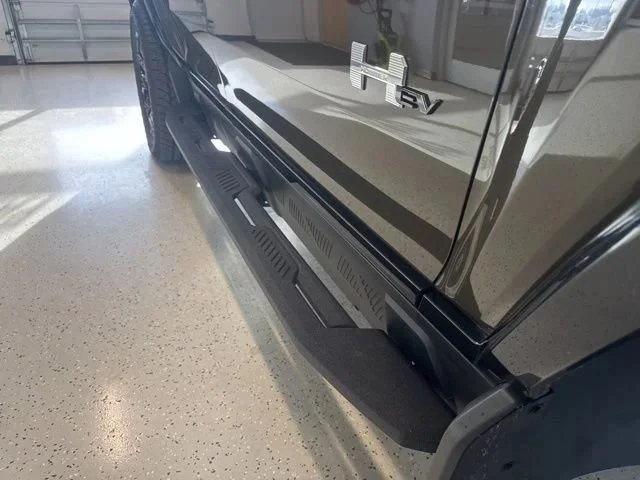 2026 GMC Hummer EV - Image 16 of 18