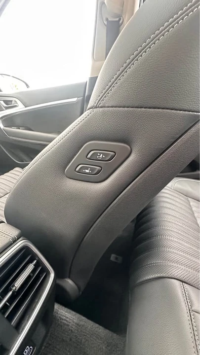 2026 Genesis G70 - Image 11 of 11