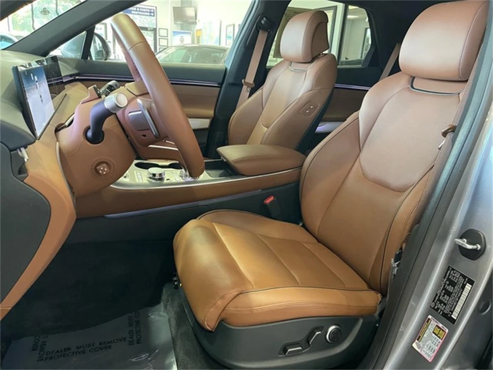 2026 Genesis G70 - Image 25 of 31
