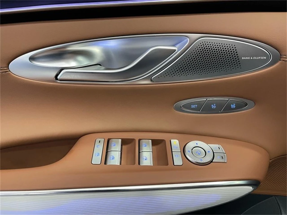 2026 Genesis G70 - Image 23 of 31