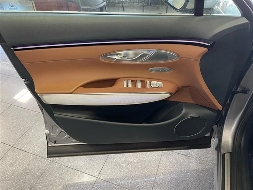 2026 Genesis G70 - Image 22 of 31