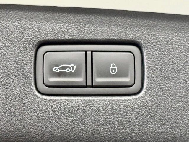 2026 Genesis GV70 - Image 14 of 21