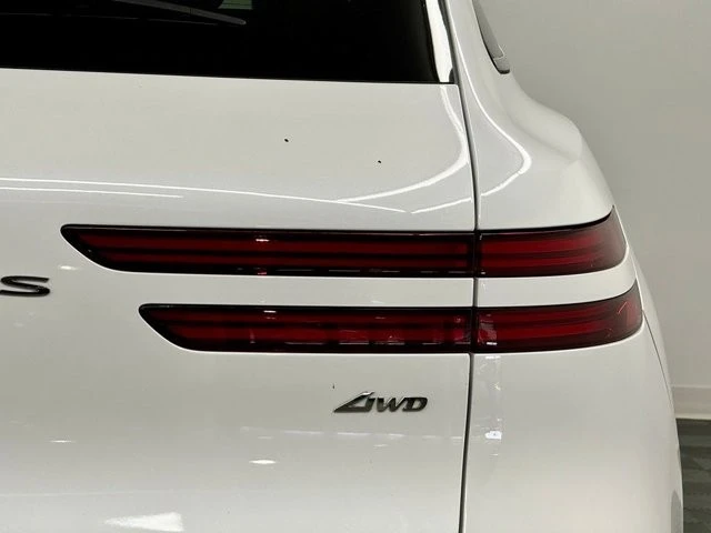 2026 Genesis GV70 - Image 12 of 21
