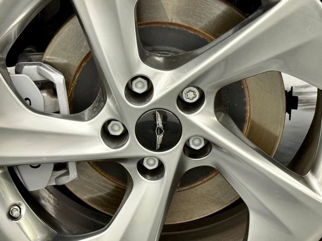 2026 Genesis GV70 - Image 16 of 21