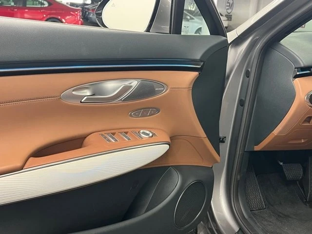2026 Genesis GV70 - Image 10 of 11