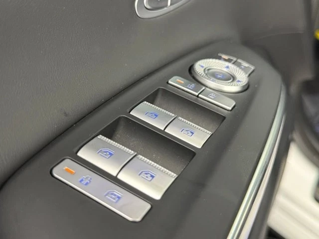 2026 Genesis GV70 - Image 18 of 21