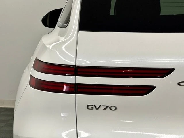 2026 Genesis GV70 - Image 11 of 21