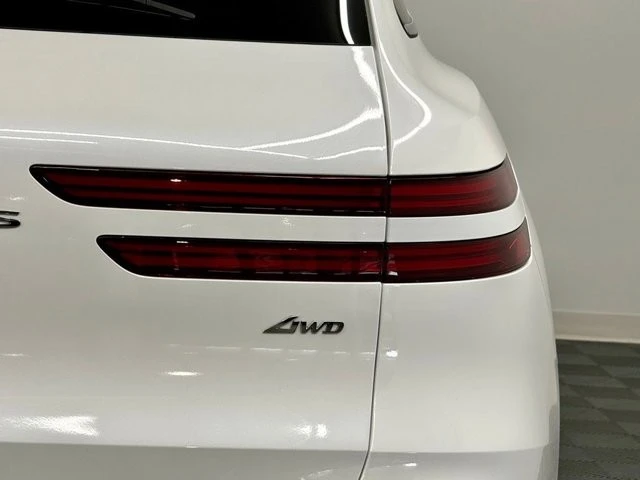 2026 Genesis GV70 - Image 12 of 21