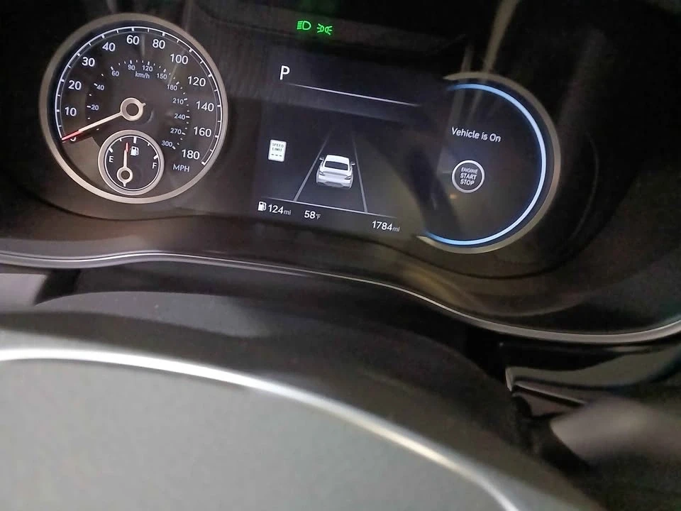 2026 Genesis G70 - Image 5 of 8