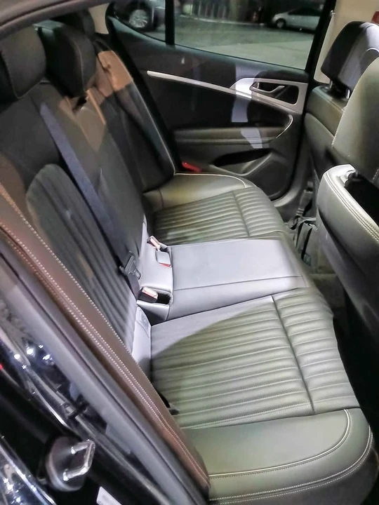 2026 Genesis G70 - Image 6 of 8