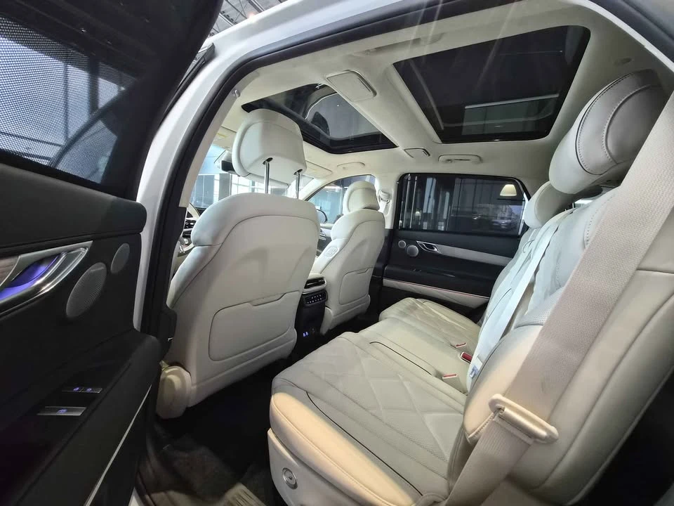 2026 Genesis GV80 - Image 8 of 8